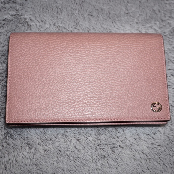 gucci betty chain wallet